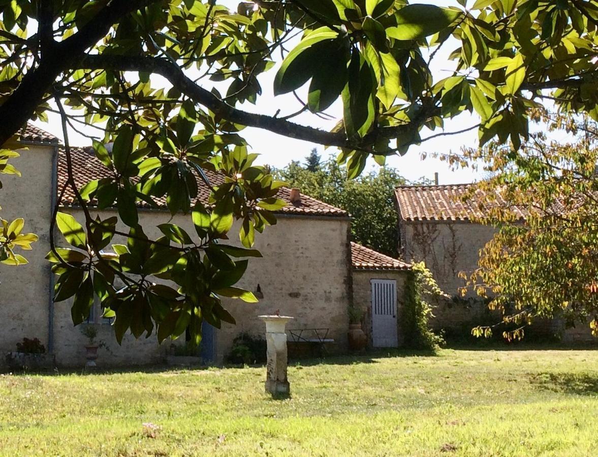 Logis De La Touche Acomodação com café da manhã Saint-Hilaire-des-Loges Exterior foto